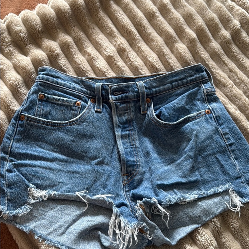 Levis jean shorts
